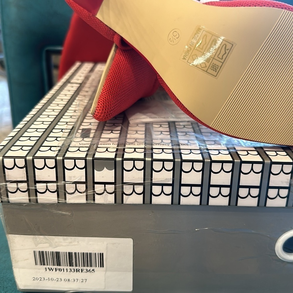 New with tags new Bella 15.34 high boots size 6.5 bright red - Picture 7 of 7